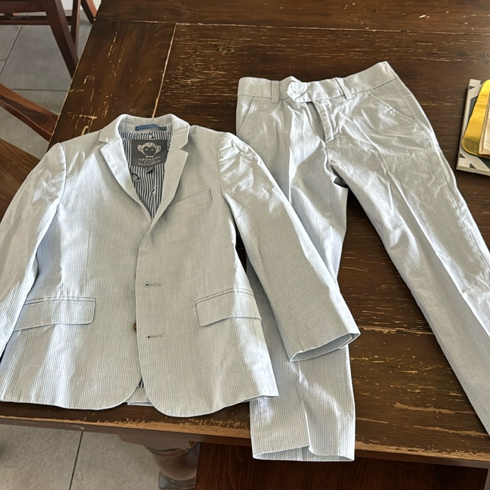 Beautiful kids suit, worn once